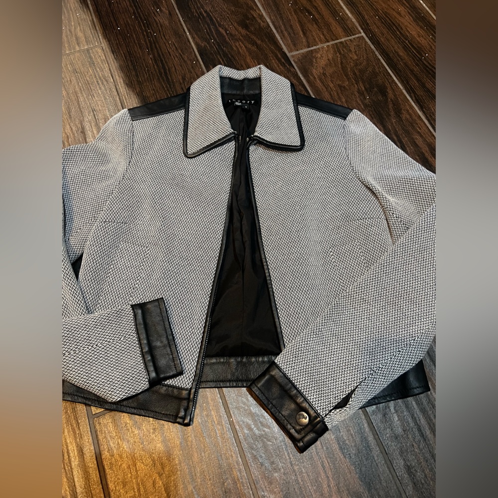 Elegant Women's Black and Gray Blazer